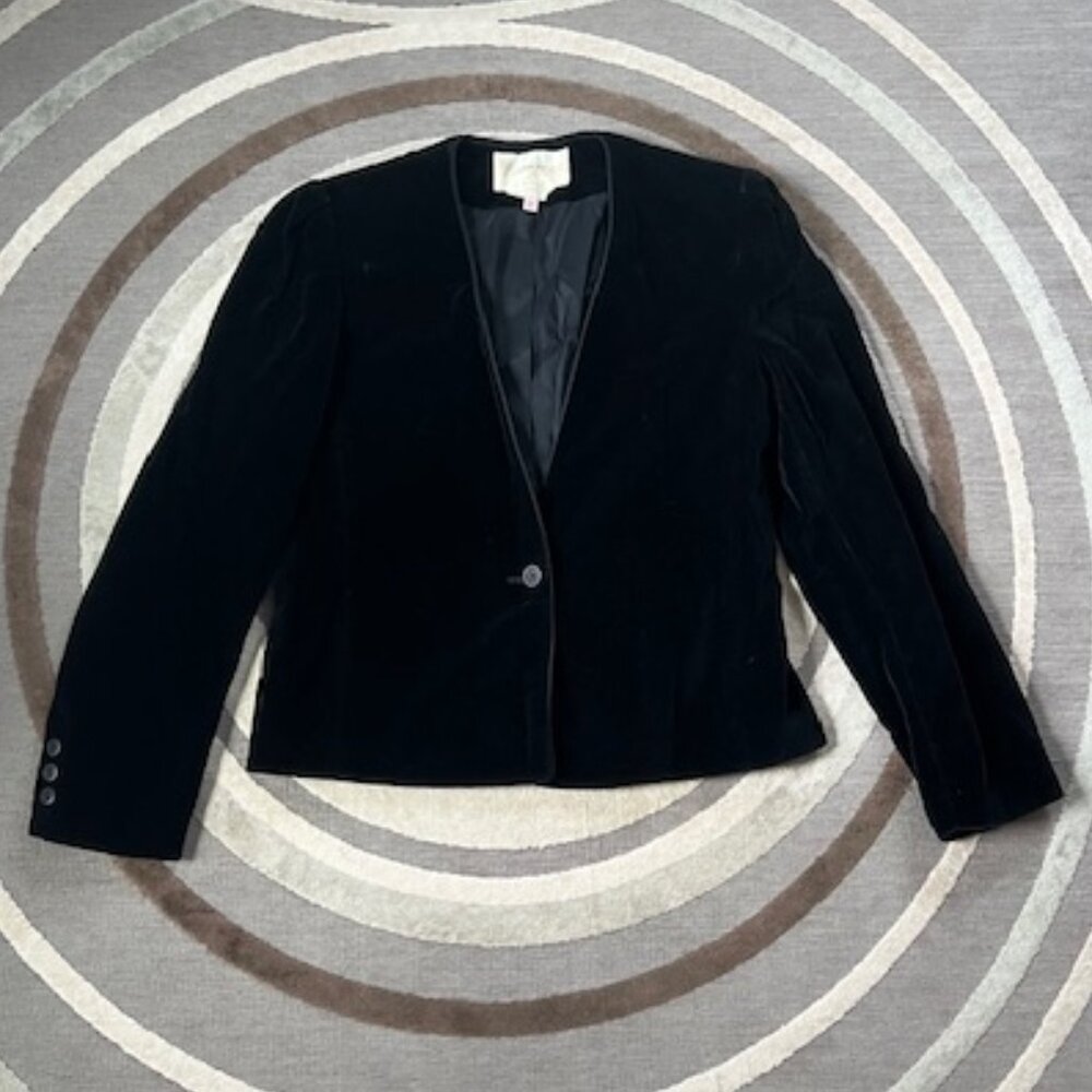 VINTAGE John Meyer Black 100% Velvet Cropped  Blazer/Jacket Woman's Size 12